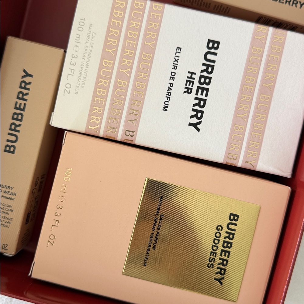 Burberry Beauty Collection in Red Box - Picture 2 of 6